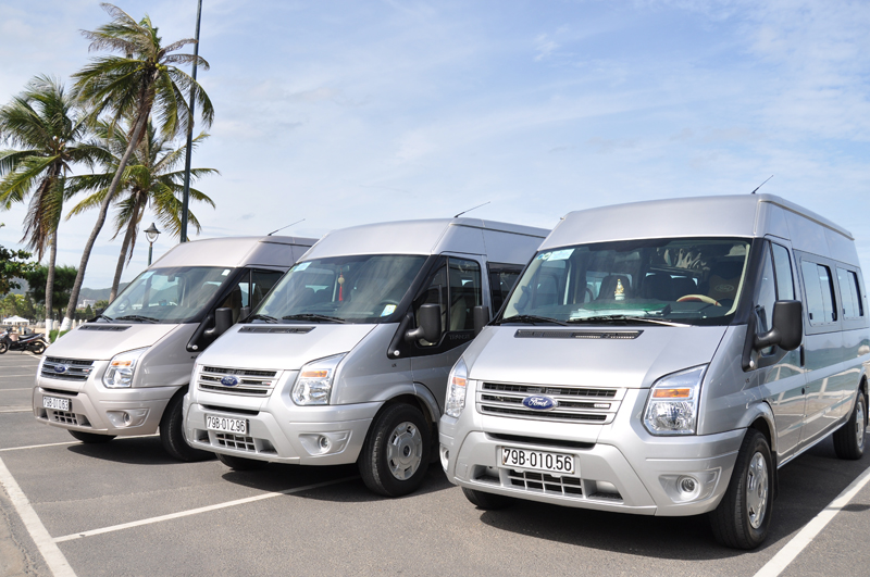 thue-xe-16-cho-nha-trang-Ford-Transit