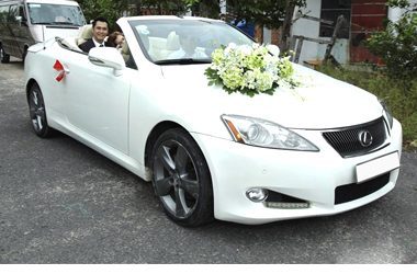 Thuê xe cưới mui trần Lexus Nha Trang, sang trọng & ấn tượng
